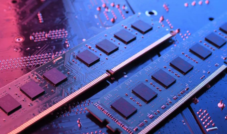 從DDR4退場(chǎng)到DDR5/HBM接力：存儲(chǔ)芯片產(chǎn)業(yè)正經(jīng)歷怎樣的一場(chǎng)洗牌？
